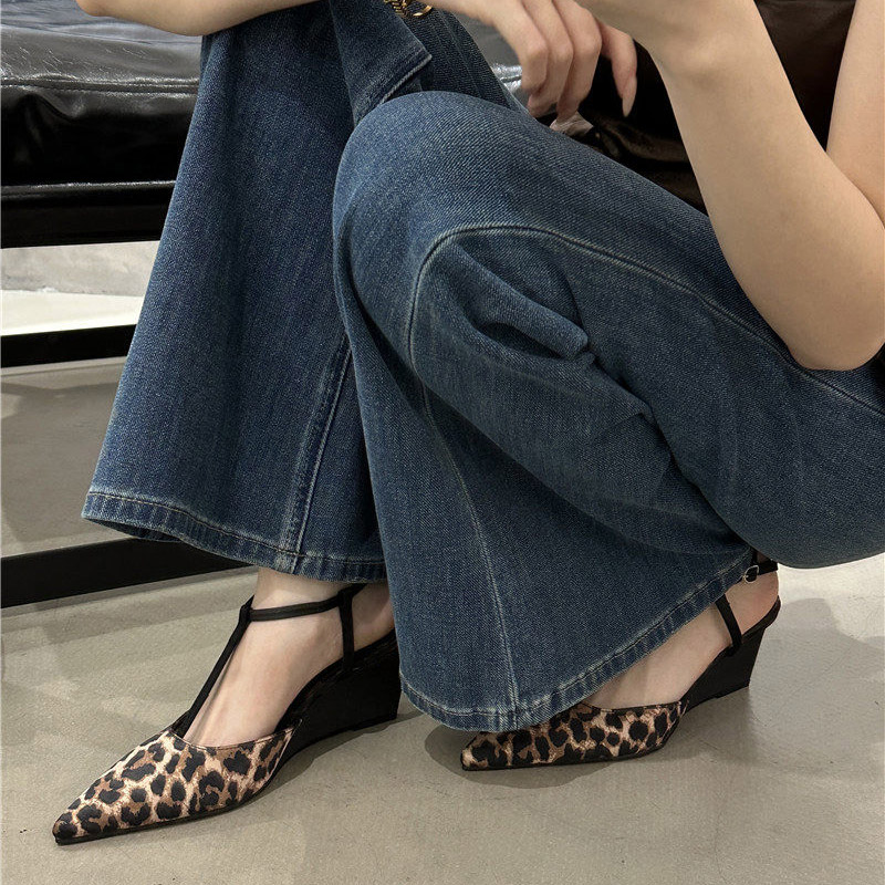 صنادل نسائية أنيقة ومثيرة بكعب - مراجعة Wedge Heeled Sneaker وسعره