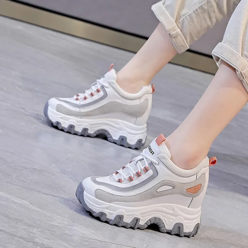 9 سنتيمتر جلد طبيعي منصة إسفين - مراجعة Wedge Heeled Sneaker وسعره