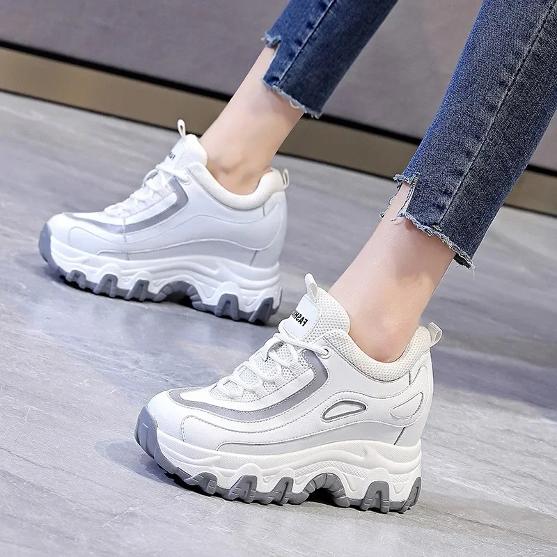9 سنتيمتر جلد طبيعي منصة إسفين - مراجعة Wedge Heeled Sneaker وسعره