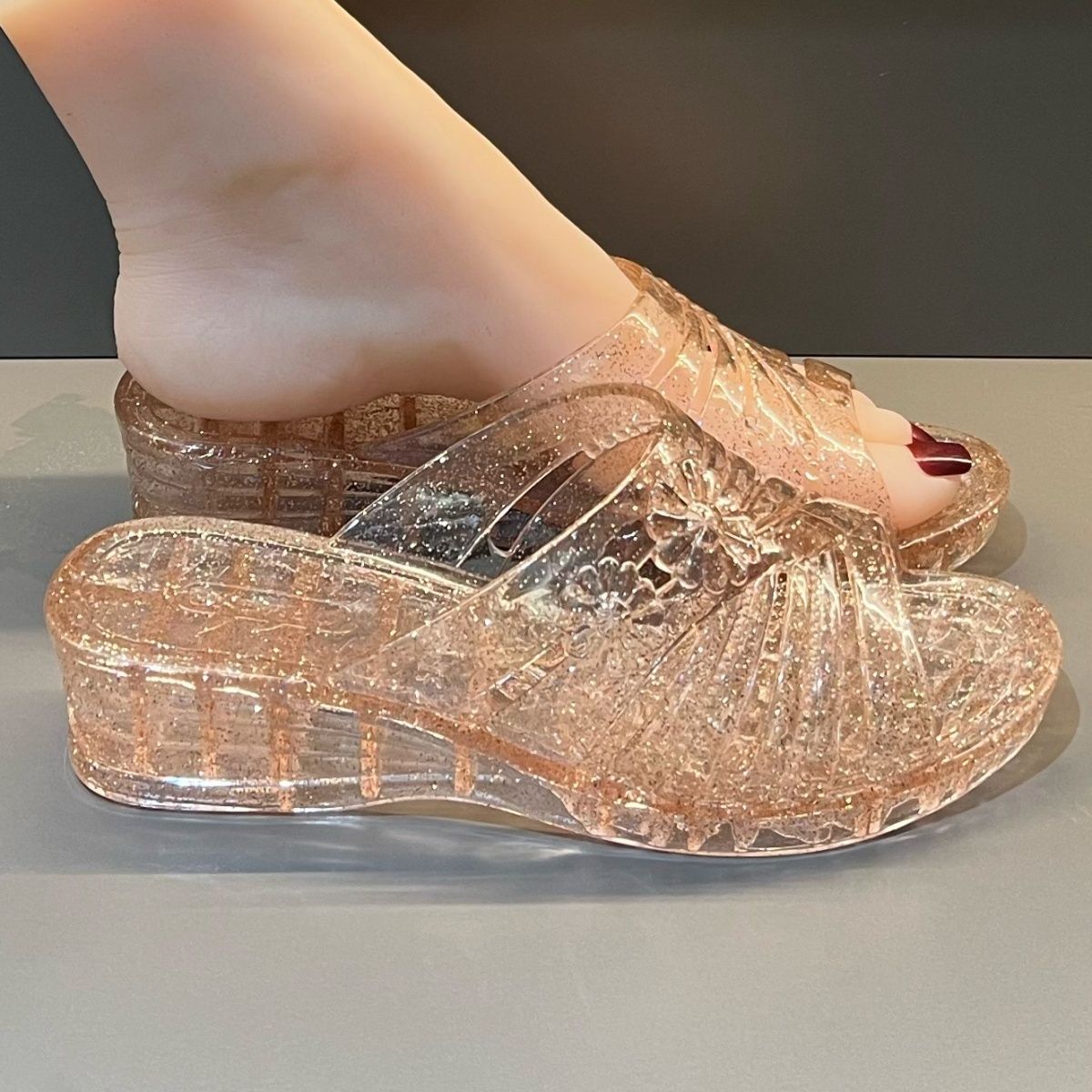 صندل نسائي بكعب ويدج من الجيلي - مراجعة Wedge Heeled Sneaker وسعره
