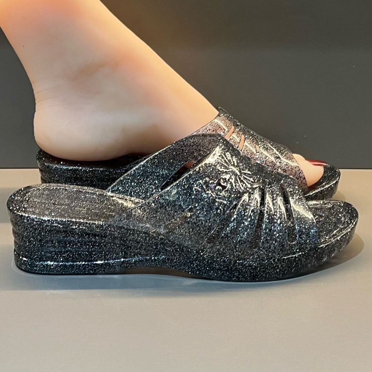 صندل نسائي بكعب ويدج من الجيلي - مراجعة Wedge Heeled Sneaker وسعره